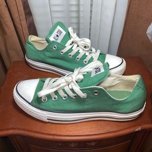 Green low top converse